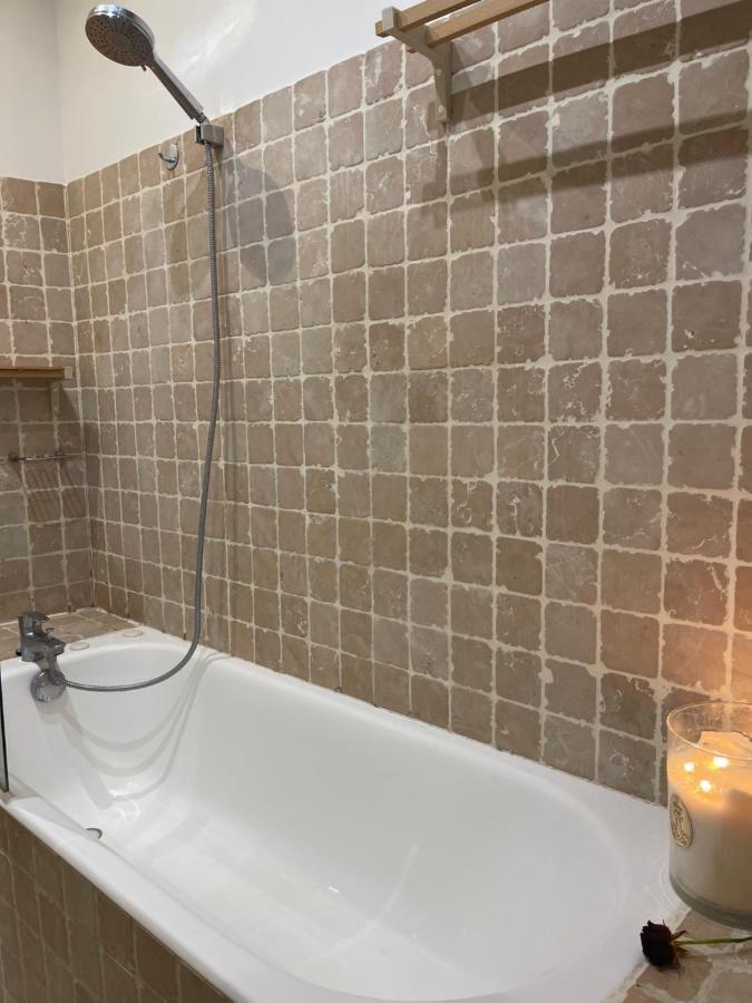 Quartier Montorgueil, Voie Pietonne, Dans Un Immeuble Du Xveme Appartement Parijs Buitenkant foto