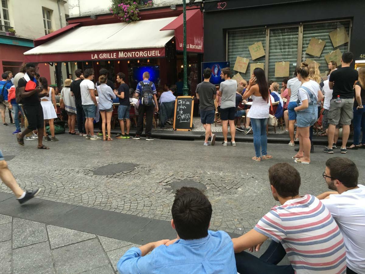 Quartier Montorgueil, Voie Pietonne, Dans Un Immeuble Du Xveme Appartement Parijs Buitenkant foto